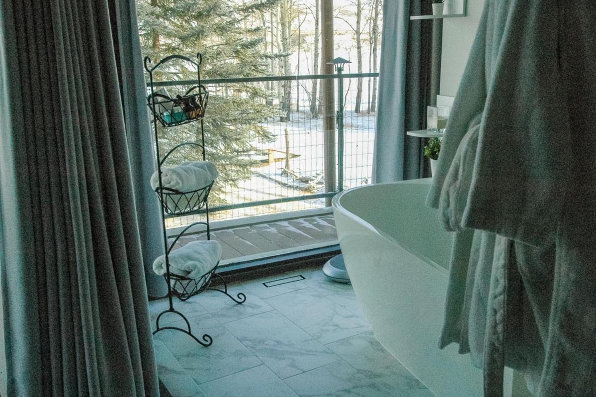 Roundhouse Grotto Bed & Breakfast YYC Dış mekan fotoğraf