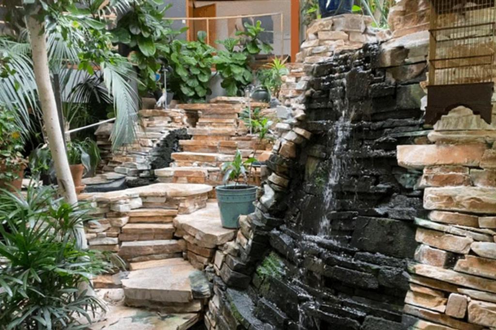 Roundhouse Grotto Bed & Breakfast YYC Dış mekan fotoğraf